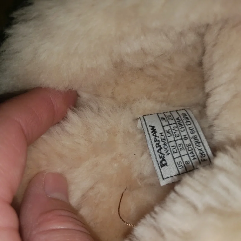 Bearpaw sheepskin boots sz 8‎